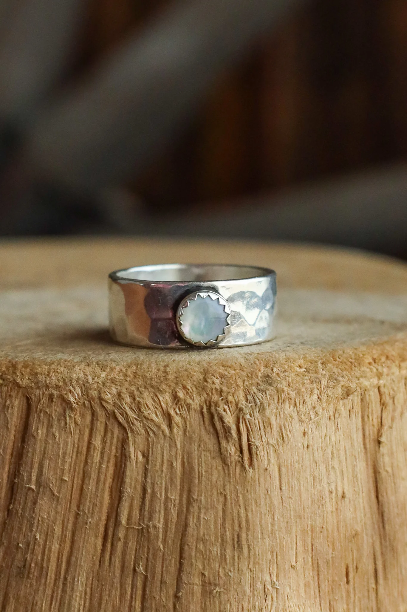 Richard Schmidt 8MM Band Round Mother Of Pearl Ring