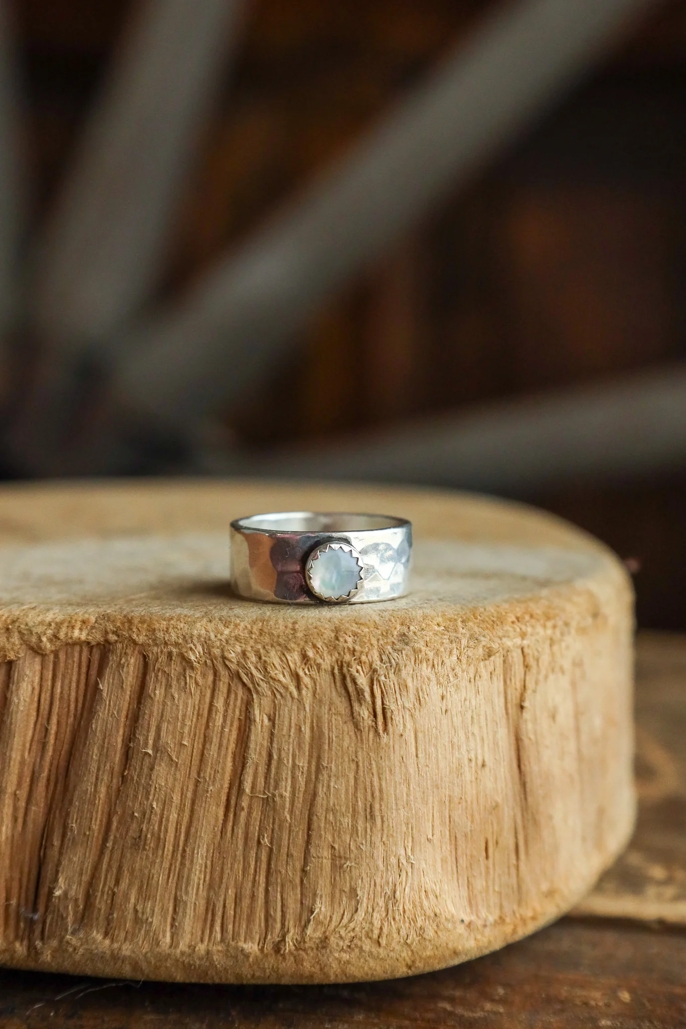 Richard Schmidt 8MM Band Round Mother Of Pearl Ring - Image 4