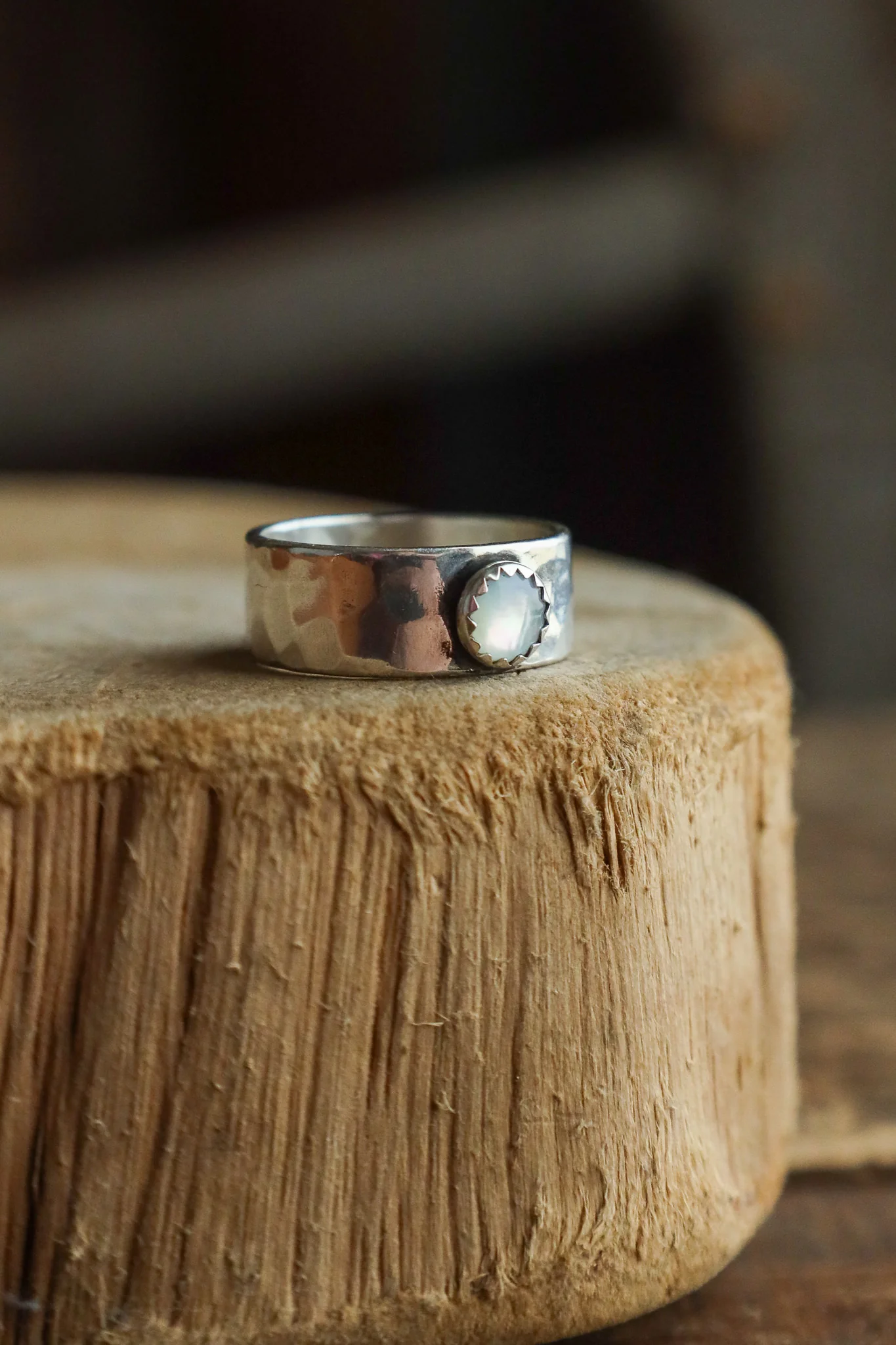 Richard Schmidt 8MM Band Round Mother Of Pearl Ring - Image 6