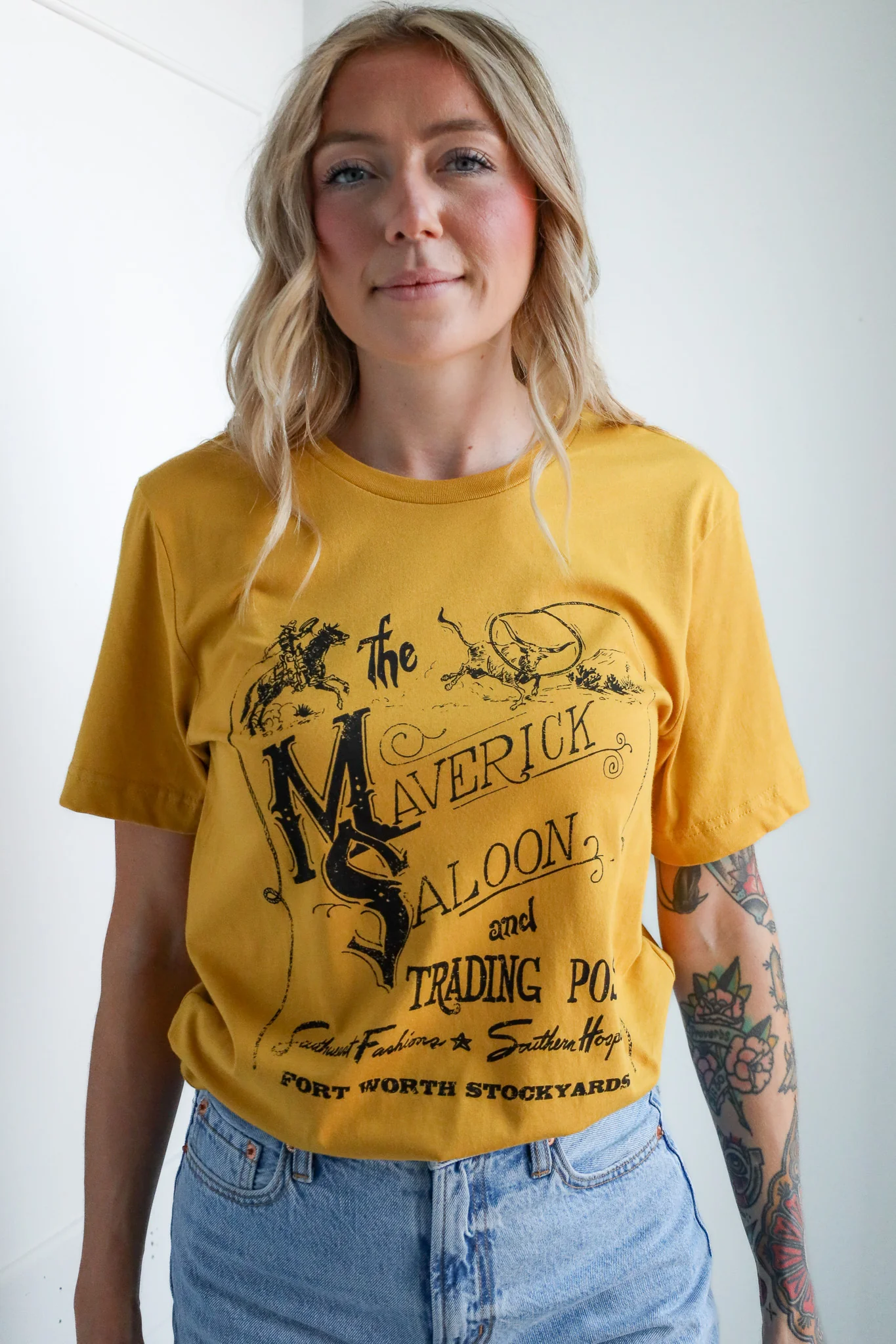 MAVERICK EXCLUSIVE MAVERICK SALOON TEE- MUSTARD/BLACK - Image 5