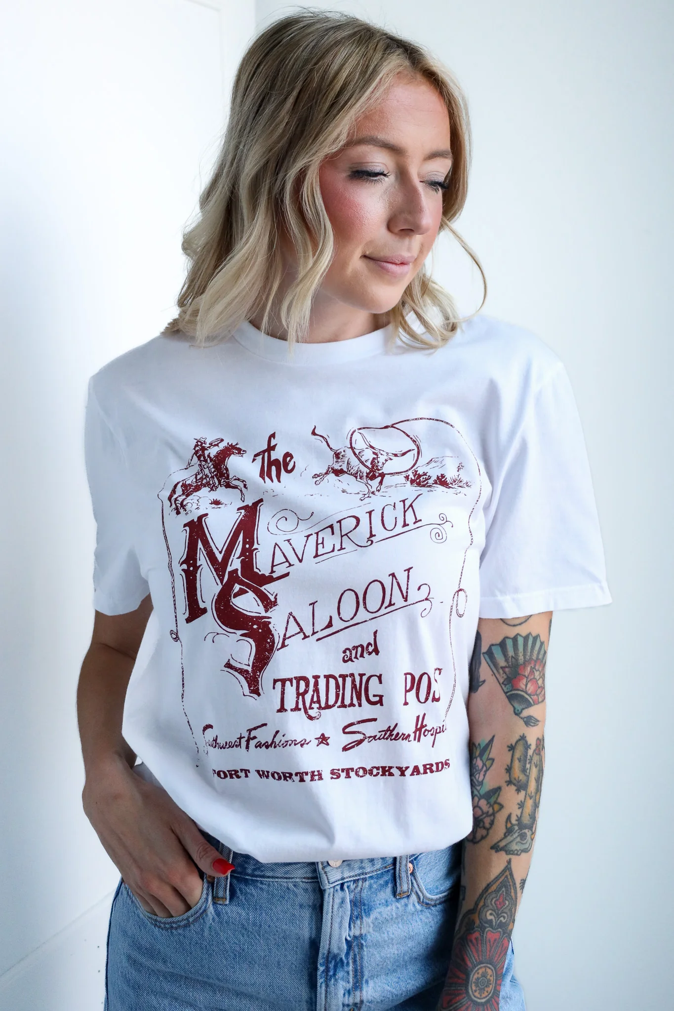 MAVERICK EXCLUSIVE MAVERICK SALOON TEE- WHITE/BRICK - Image 4
