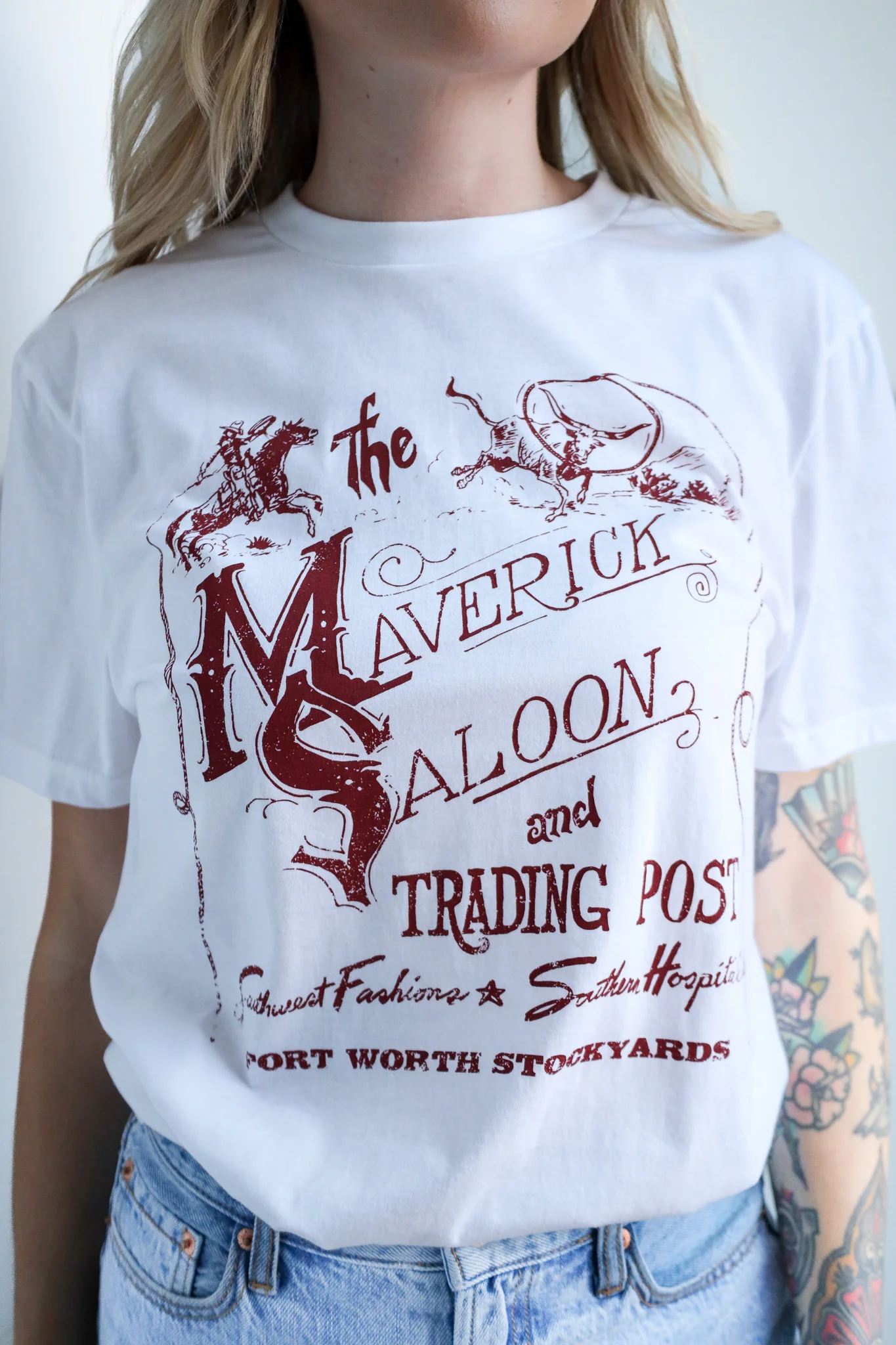 MAVERICK EXCLUSIVE MAVERICK SALOON TEE- WHITE/BRICK - Image 5