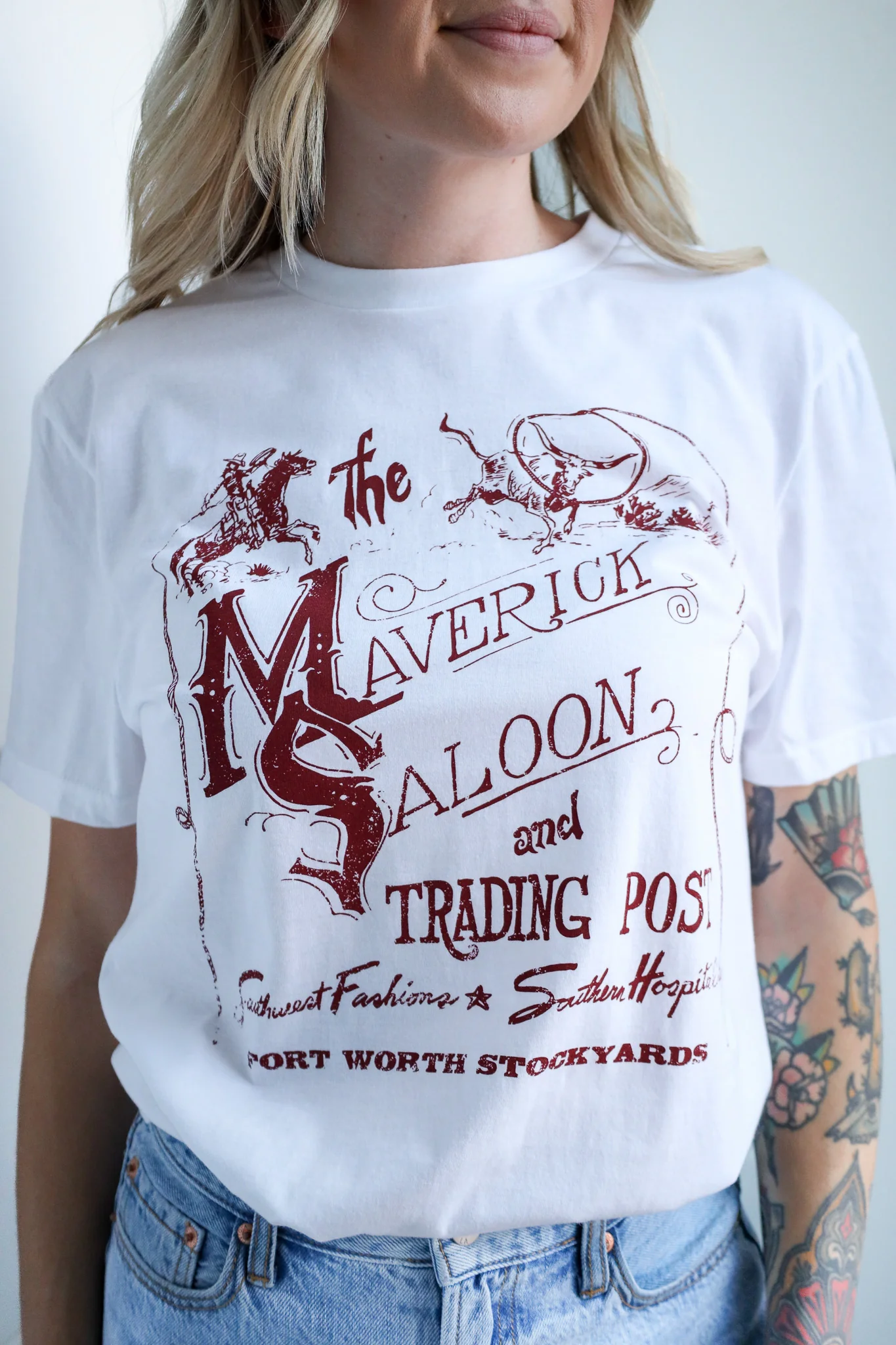 MAVERICK EXCLUSIVE MAVERICK SALOON TEE- WHITE/BRICK - Image 6