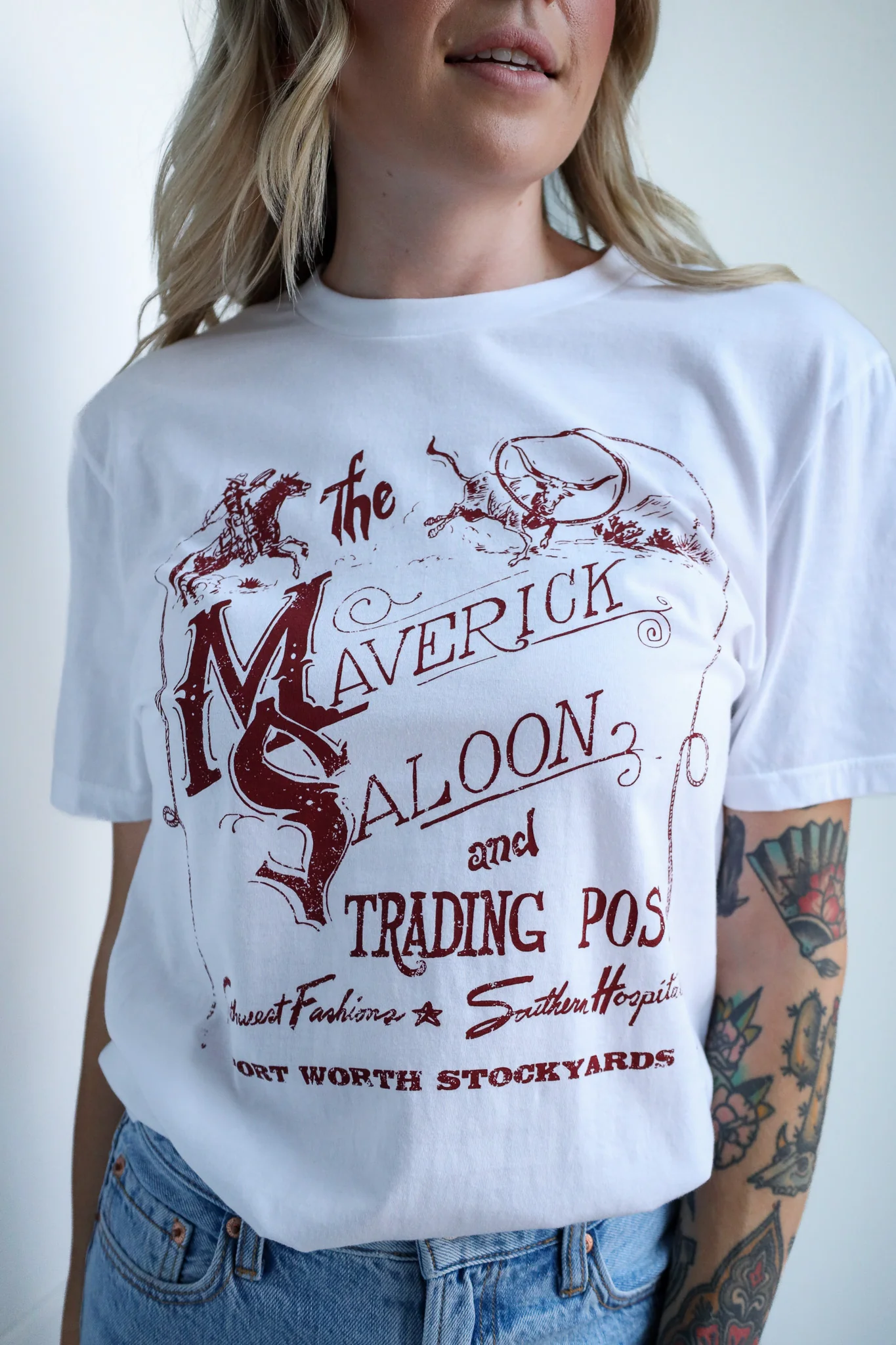 MAVERICK EXCLUSIVE MAVERICK SALOON TEE- WHITE/BRICK - Image 8