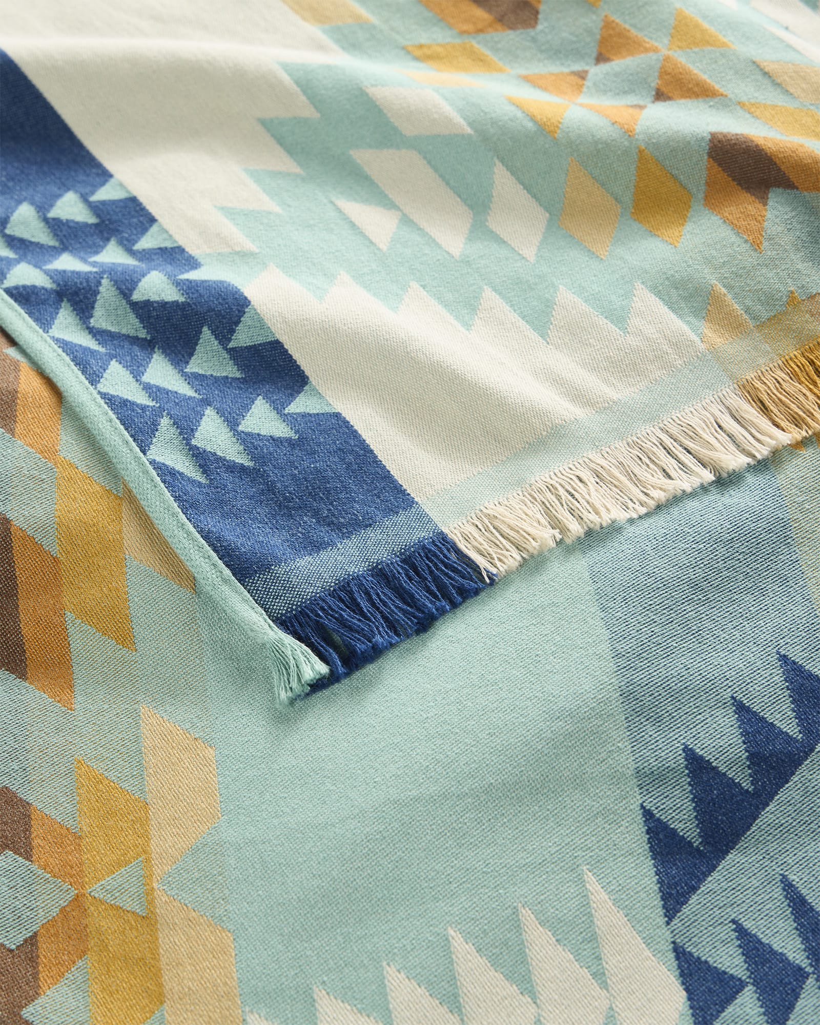 PENDLETON LIGHTWEIGHT SUNSEEKER TOWEL - Image 2